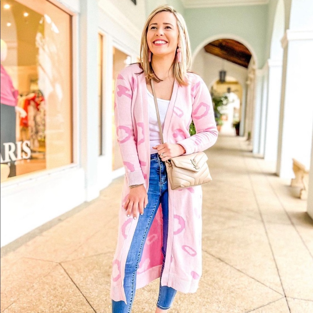 Pink cheetah duster.